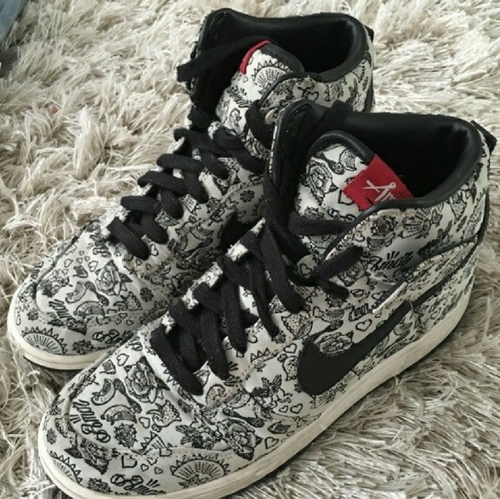 SOLD on Merc Nike Dunk Amore